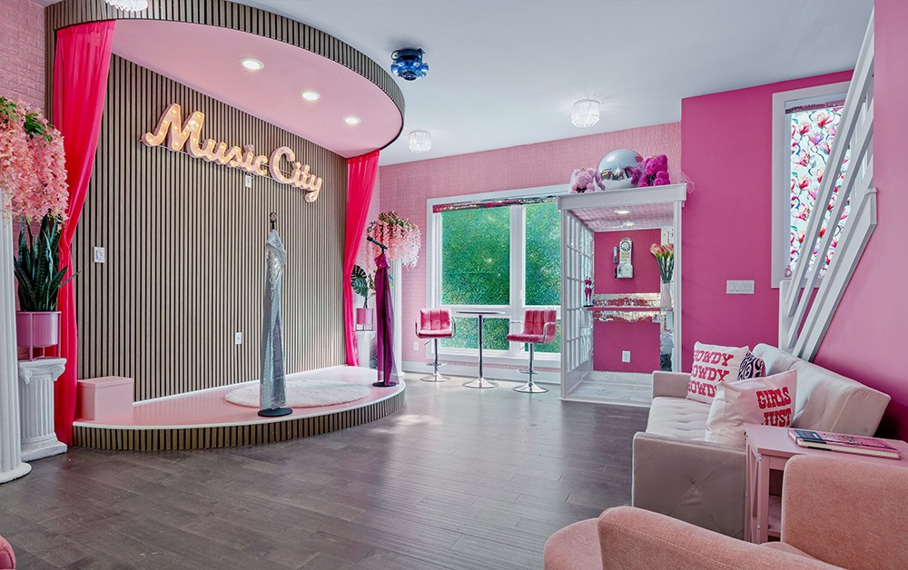 Luxury bachelorette house in Nashville with modern party-ready design give me description